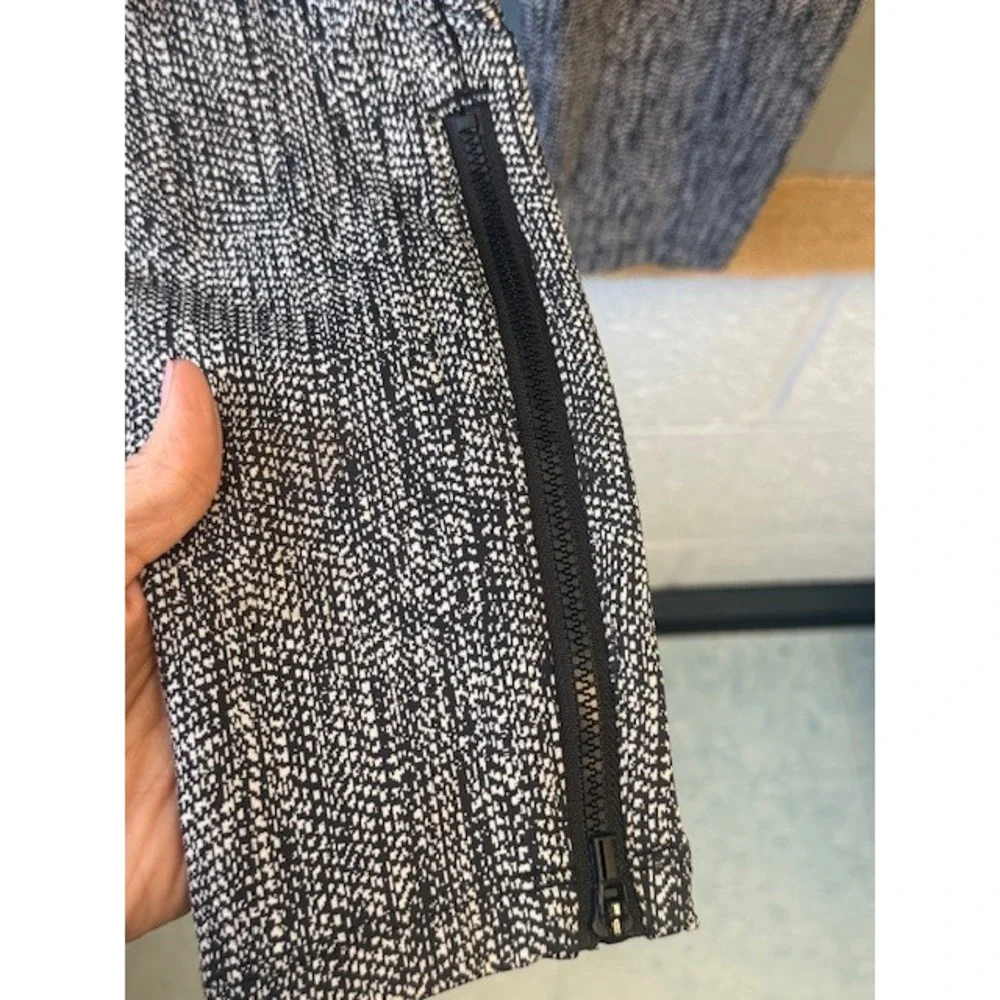Athleta Delancey Textured Moto Sz M Black White Zip‎ Ankle Leggings - Picture 9 of 10